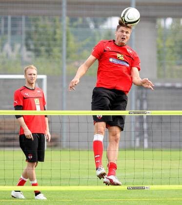 FUSSBALL - FIFA WM 2014 Quali, AUT vs GER, Vorberichte, Training WIEN, AUSTRIA - ÖFB Länderspiel, Österreich vs Deutschland, Vorberichte, Training Nationalmannschaft AUT. Bild zeigt Robert Almer und Sebastian Prödl (AUT) 