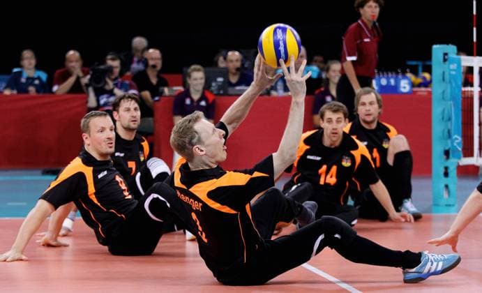 London Paralympics 2012 Sitzvolleyball Viertelfinale Deutschland ( schwarz ) vs. China Thomas Renger ( GER )