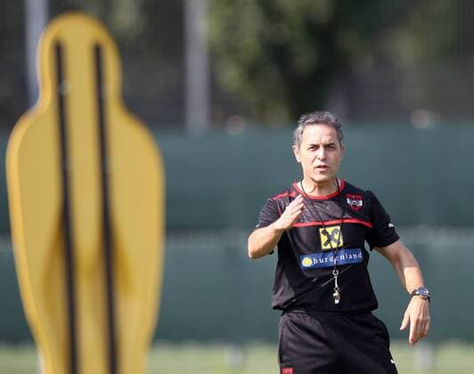 FUSSBALL - FIFA WM Quali, Training WIEN,AUSTRIA,05.SEP.12 - FUSSBALL - FIFA Weltmeisterschaft Qualifikation, ÖFB, Österreich, Training Nationalmannschaft AUT. Bild zeigt Teamchef Marcel Koller (AUT). 