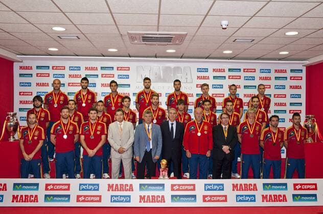 Spanish Football Team receiving Marca Platinum Award in Madrid. LuisxFernandez 