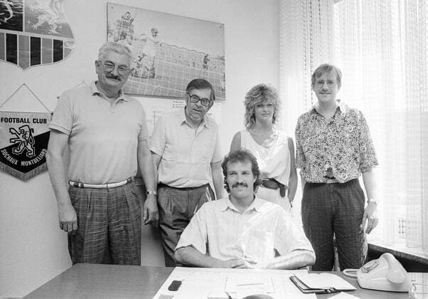 Mitarbeiter der Geschäftsstelle des 1. FC Saarbrücken, u.a. mit Walter Müller (vorn)