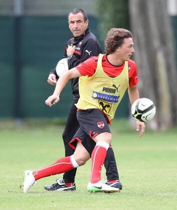 FUSSBALL - FIFA WM Quali, Training WIEN,AUSTRIA,06.SEP.12 - FUSSBALL - FIFA Weltmeisterschaft, Qualifikation, ÖFB Österreich, Training Nationalmannschaft AUT. Bild zeigt Co-Trainer Fritz Schmid und Julian Baumgartlinger (AUT). 