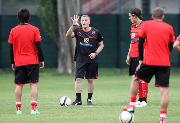 FUSSBALL - FIFA WM Quali, Training WIEN,AUSTRIA,06.SEP.12 - FUSSBALL - FIFA Weltmeisterschaft, Qualifikation, ÖFB Österreich, Training Nationalmannschaft AUT. Bild zeigt Veli Kavlak, Fitnesstrainer Roger Spry und Yasin Pehlivan (AUT). 