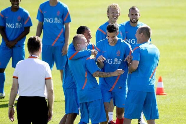 (L-R) coach Louis van Gaal,Jordy Clasie,Ricardo van Rhijn,Robin van Persie,Arjen Robben Training session Dutch team Training 2012 2013 xVIxOrangexPicturesx xLaurensxLindhoutxIVx 1134555