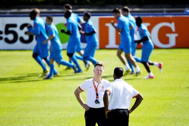 (L-R) coach Louis van Gaal,Assistant Trainer Patrick Kluivert Training session Dutch team Training 2012 2013 xVIxOrangexPicturesx xLaurensxLindhoutxIVx 1134563