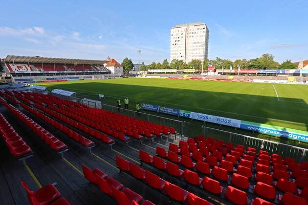 FUSSBALL - Regensburg , Testspiel REGENSBURG,DEUTSCHLAND,06.SEP.12 - FUSSBALL - 2. Deutsche Bundesliga, SSV Jahn Regensburg . Bild zeigt das Jahnstadion in Regensburg. 