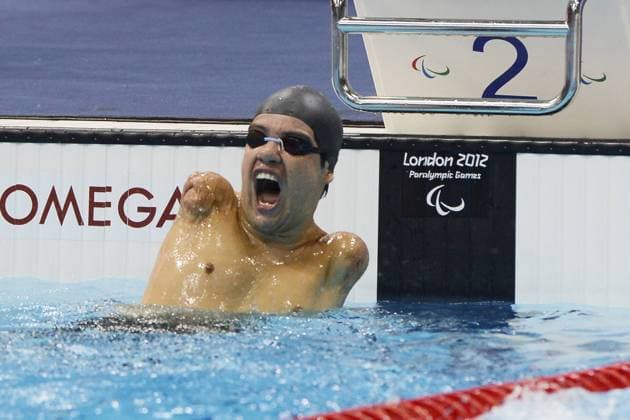 Gold medalist Juan Reyes of Mexico celebrates after the men s 50m backstroke S4 final of the swimming event at the London 2012 Paralympic Games in London, Britain, on Sept. 6, 2012. (Xinhua Wu Wei) BRITAIN-LONDON-PARALYMPIC GAMES-SWIMMING 