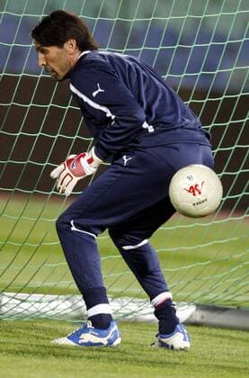 06.09.2012 Sofia (Bulgaria) Italy national football team training session at Vasil Levski stadium daye before FIFA World Cup 2014 match qualifications against Bulgaria. Gianluigi Buffon :Stringer in cooperation with 
