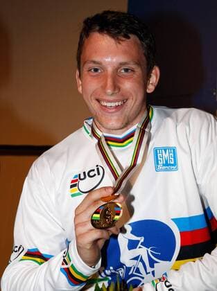 RADSPORT - UCI Weltmeisterschaften SAALFELDEN,AUSTRIA,06.SEP.12 - DIVERS, RADSPORT, MOUNTAINBIKE - UCI Weltmeisterschaften, Trial, Herren, Junioren, Siegerehrung. Bild zeigt Raphael Pilz (GER) mit der Medaille. 