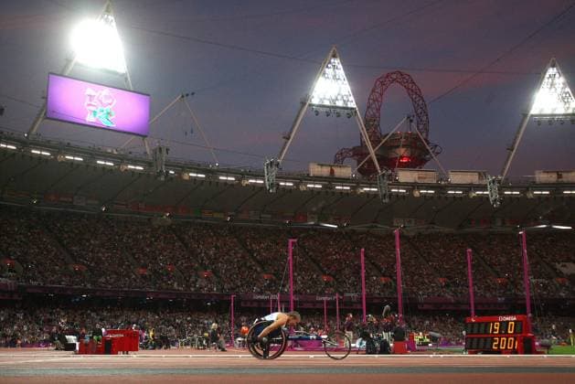 06.09.2012. London, England. Hannah Cockroft (GBR) passes underneath the Orbit during the Women s 200m - T34 final during Day 8 of the London Paralympics from the Olympic Stadium xJordanxMansfieldx  ActionPlus20143436