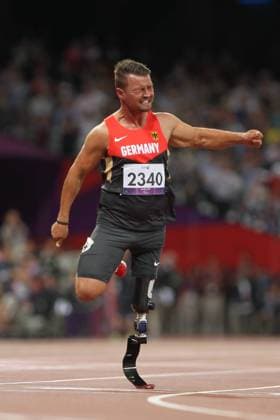 Heinrich Popow (TSV Bayer 04 Leverkusen) gewinnt Gold im 100m-Sprint T42