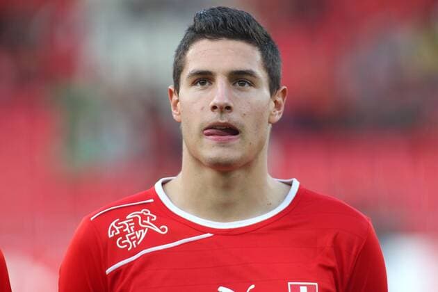 06.09. 2012 Stade de Tourbillon Sion , Herren Fussball Saison 2012 2013 EM Qualifikationsspiel U21 Schweiz - Spanien 0:0 Fabian Schär (Schweiz U21) ; Einzelbild , Portrait , Nationalhymne 