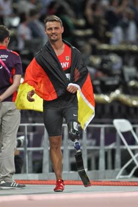 Heinrich Popow (GER) gewinnt Gold im 100m Sprint T42.