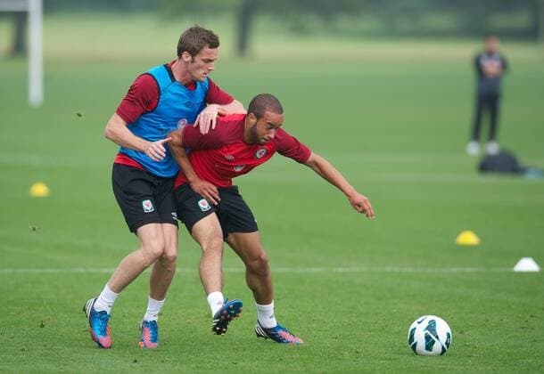 Football - soccer: Brazil 2014 World Cup, Qualifying Group A, Wales - Belgium, Wales Andy King and Ashley Jazz Richards during a training session at the Vale of Glamorgan ahead of the 2014 World Cup Brazil Qualifying Group A match against Belgium. (Hinweis: Verwendung nur in Deutschland, Österreich oder Schweiz - only Germany, Austria and Switzerland) xHOCHxZWEIx xPropagandax 