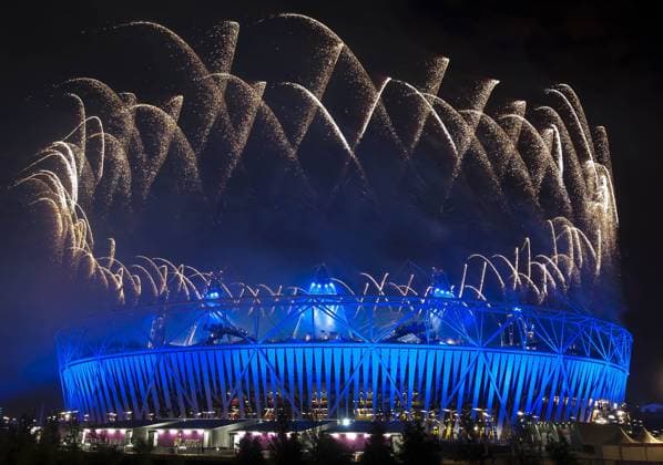 LONDON, Sept. 9, 2012 - Photo taken on Sept. 9, 2012 shows fireworks displayed during the Closing Ceremony of the London 2012 Paralympic Games at the Olympic Stadium in London, Britain. (Xinhua Lui Siu Wai) (lm) BRITAIN-LONDON-PARALYMPIC GAMES-CLOSING CEREMONY 