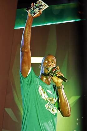 NBA Boston Celtics star Kevin Garnett poses at a promotional event in Shenzhen, south Chinas Guangdong province, 9 September 2012. Kevin Garnett continues his China tour in Shenzhen  pau702273_02