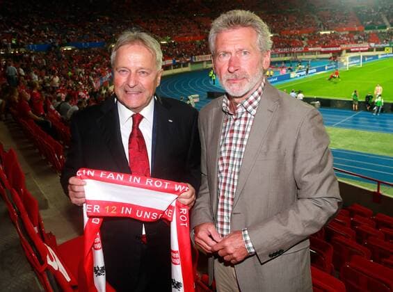 FUSSBALL - FIFA WM 2014 Quali, AUT vs GER - WIEN, AUSTRIA - Bild zeigt Präsident Leo Windtner (ÖFB) und Paul Breitner. 