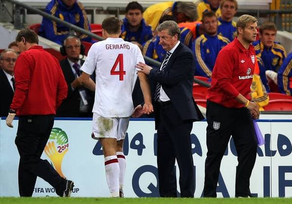 LONDON, Sept. 11, 2012 -- Steven Gerrard (2nd L) of England is consoled by England s coach Roy Hodgson after being sent off for receiving two yellow cards during the FIFA 2014 World Cup Group H qualifying match between England and Ukraine at Wembley Stadium in London, Britain, on Sept. 11, 2012. The match ended with a 1-1 draw. (Xinhua Wang Lili) BRITAIN-LONDON-SOCCER-WORLD CUP QUALIFIER-ENG VS UKR 