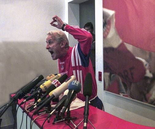 FC Bayern München 10.03.1998 Wutrede von Trainer Giovanni Trapattoni, in der hitzigen, dreieinhalbminütigen Rede entstandenen Satzkonstrukte wie: Was erlauben Strunz - schwach wie eine Flasche leer - Ich habe fertig