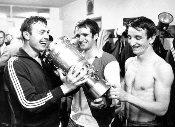 1 FC Köln, DFB Pokalsieger 1967 1968, v.li.: Carl-Heinz Rühl, Wolfgang Overath und Hannes Löhr