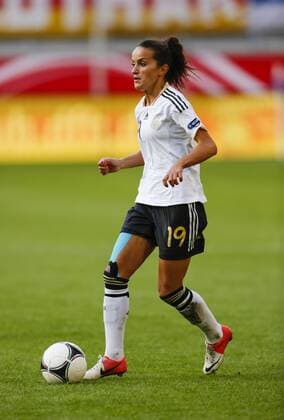Fatmire BAJRAMAJ DFB Nr 19 Einzelaktion mit Ball, Ganzfigur, Freisteller, Einzelbild, Hochformat, Aktion, Ganzkörper, Einzelaufnahmen, Action DEUTSCHLAND - TUERKEI, TÜRKEI 10-0 Fussball EM Qualifikation DFB Damen, Nationalmannschaft , in Duisburg 19.09.2012