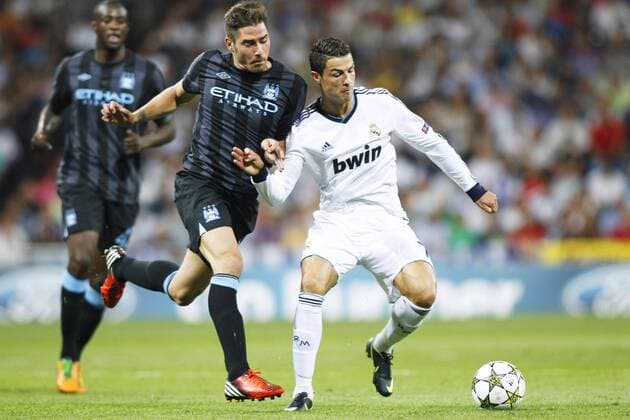 Javi Garcia (Man.C), Cristiano Ronaldo (Real), SEPTEMBER 18, 2012 - Football Soccer : UEFA Champions League Group D match between Real Madrid 3-2 Manchester City at Estadio Santiago Bernabeu in Madrid, Spain.  (oqma008289)