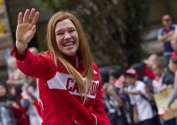 TORONTO, Sept. 21, 2012 - Canada s Clara Hughes waves to fans during the Olympic Heroes Parade in Toronto, Canada, Sept. 21, 2012. About 200 Olympians and Paralympians of Canada attended the parade. (Xinhua Zou Zheng) CANADA-TORONTO-OLYMPIC HEROES PARADE 