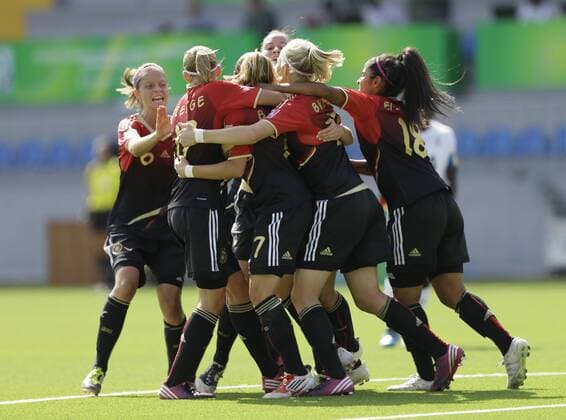 Fifa U 17 Women World Cup 2012 -- Germany - Ghana -- in Baku - Torjubel Deutschland mit Venus EL-KASSEM (R) und Daria STRENG