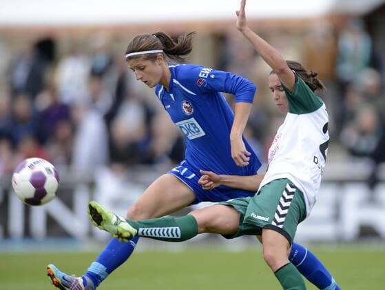 Stefanie Mirlach (li., Pot) und Marina Himmighofen (FCR), FCR Duisburg - 1.FFC Turbine Potsdam, Fußball, Frauen, Bundesliga, Saison 2012 2013, Duisburg, 23.09.2012,