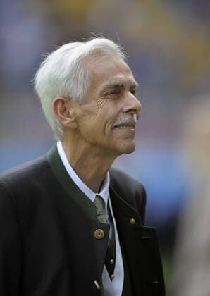 23.09.2012, Fussball 2.Bundesliga 2012 2013, 6.Spieltag in der Allianz-Arena, 1860 München gegen Eintracht Braunschweig, Präsident Dieter Schneider (1860) zufrieden.