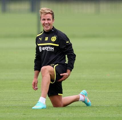 20.09.2012, Fussball, 1. Bundesliga, Dortmund, Training Borussia Dortmund. Mario Götze (Dortmund) bei Stabilisationsübungen.