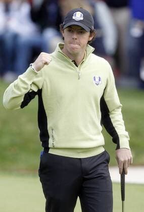 Team Europe s Rory McIlroy of Northern Ireland (Nordirland) reacts to teammate Graeme McDowell sinking a long putt to tie the 14th hole with Team USA s Furyk and Snedeker at the 39th Ryder Cup at Medinah Country Club on September 28, 2012 in Medinah, Illinois.  MED2012092814
