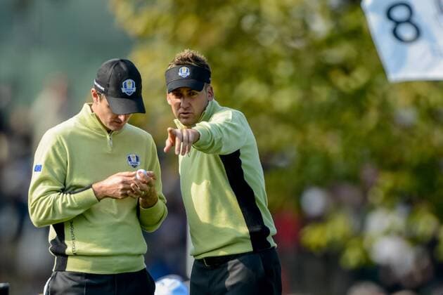 28 September, 2012: Justin Rose and Ian Poulter of Team Europe Consult before the next putt in day one of Ryder Cup action during the morning Foursomes, at Medinah Country Club, in Medinah, IL. GOLF: SEP 28 PGA Golf Herren - Ryder Cup Icon1640928120874 EDITORIAL USE ONLY