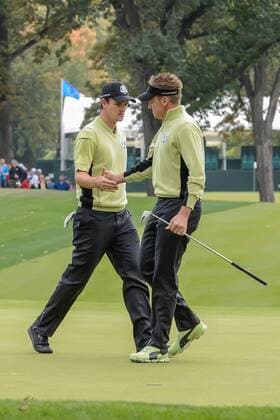 28 September, 2012: Justin Rose and Ian Poulter of Team Europe Consult before the next putt in day one of Ryder Cup action during the morning Foursomes, at Medinah Country Club, in Medinah, IL. GOLF: SEP 28 PGA Golf Herren - Ryder Cup Icon1640928120913 EDITORIAL USE ONLY