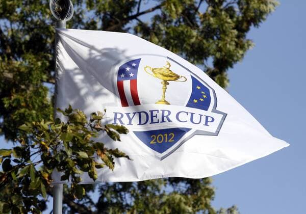 28 September, 2012: The Ryder Cup flag flaps in the breeze on day one of Ryder Cup action during the afternoon round, at Medinah Country Club, in Medinah, IL. GOLF: SEP 28 PGA Golf Herren - Ryder Cup Icon205000 EDITORIAL USE ONLY