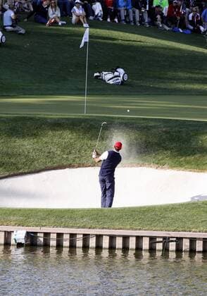 28 September, 2012: USA golfer, Tiger Woods, blasts a shot out of the bunker on the 13th hole on day one of Ryder Cup action during the afternoon round, at Medinah Country Club, in Medinah, IL. GOLF: SEP 28 PGA Golf Herren - Ryder Cup Icon12092829686 EDITORIAL USE ONLY