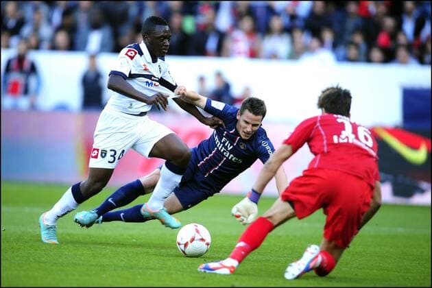 Kevin Gameiro (psg) vs Jerome Roussillon (Sochaux) FOOTBALL : PSG Paris St. Germain vs FC Sochaux - L1 - 29 09 2012 JBAutissier 