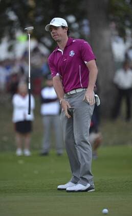 Team Europe s Rory McIlroy of Northern Ireland (Nordirland) flips his putter after missing a birdie putt on the 18th hole at the 39th Ryder Cup at Medinah Country Club on September 29, 2012 in Medinah, Illinois. After the second day of play the United States leads Europe 10-6 and needs 4 1 2 points in the final round to win the Ryder Cup.  BKX2012092966