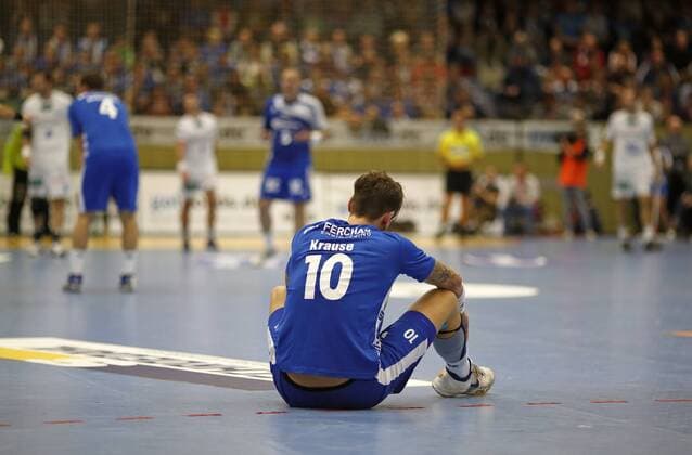 VfL Gummersbach vs HSV Hamburg 31:35 hier: der VFL Gummersbach und sein Dennis Krause haben eine Niederlag erlitten