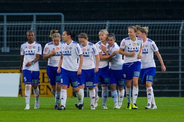 Torjubel - Torschützin Agata Tarczynska (re.,RTP Unia Raciborz) trifft zum 0-1- UEFA Womens Champions League Saison 2012-13 VFL Wolfsburg vs. RTP Unia Raciborz im Stadion am Elsterweg in Wolfsburg - Aktion,4.10.2012,Deutschland,Fußball,Frau,Frauen