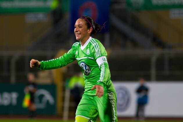 Torjubel - Torschützin Nadine Keßler (VFL Wolfsburg) trifft zum 4-1- UEFA Womens Champions League Saison 2012-13 VFL Wolfsburg vs. RTP Unia Raciborz im Stadion am Elsterweg in Wolfsburg - Einzelbild,Aktion,4.10.2012,Deutschland,Fußball,Frau,Frauen