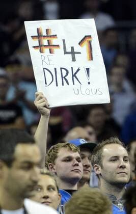 Fan von Dirk NOWITZKI mit Pappschild Dirkulous , Basketball, Testspiel, ALBA Berlin (ALB) - Dallas Mavericks (DAL) 84:89, am 06.10.2012 in Berlin Deutschland.