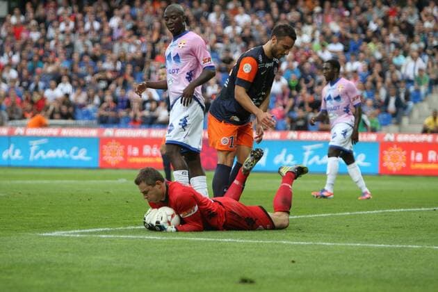 Andersen (Evian) presse par Emanuel HERRERA (Montpellier) FOOTBALL : Montpellier vs Evian Thonon Gaillard - Ligue 1 - 06 10 2012 RichardGosselin Panoramic 
