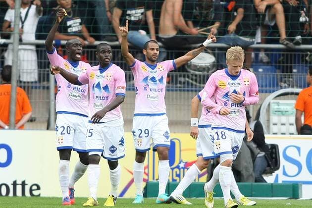 but de Khlifa joie de evian FOOTBALL : Montpellier vs Evian Thonon Gaillard - Ligue 1 - 06 10 2012 RichardGosselin Panoramic 