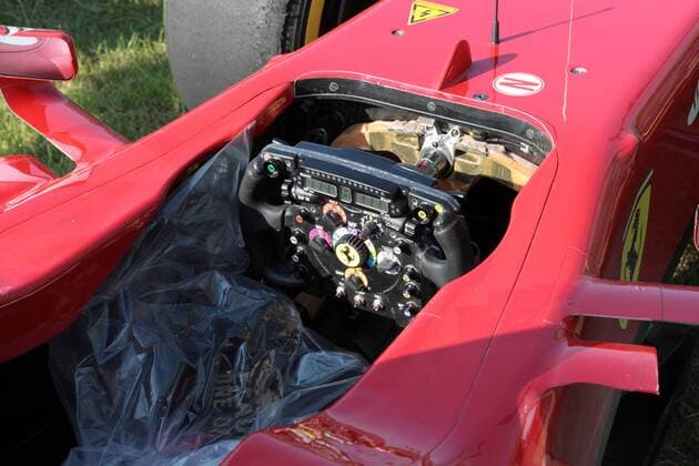 07.10.2012- Race, Crash, Fernando Alonso (ESP) Scuderia Ferrari F2012 Japanese Grand Prix, Suzuka 4 - 7 October 2012 