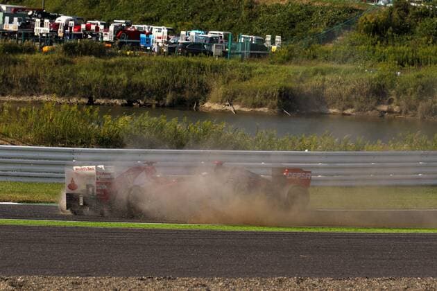 07.10.2012- Race, Crash, Fernando Alonso (ESP) Scuderia Ferrari F2012 Japanese Grand Prix, Suzuka 4 - 7 October 2012 