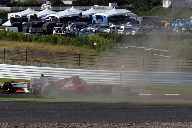 07.10.2012- Race, Crash, Fernando Alonso (ESP) Scuderia Ferrari F2012 Japanese Grand Prix, Suzuka 4 - 7 October 2012 