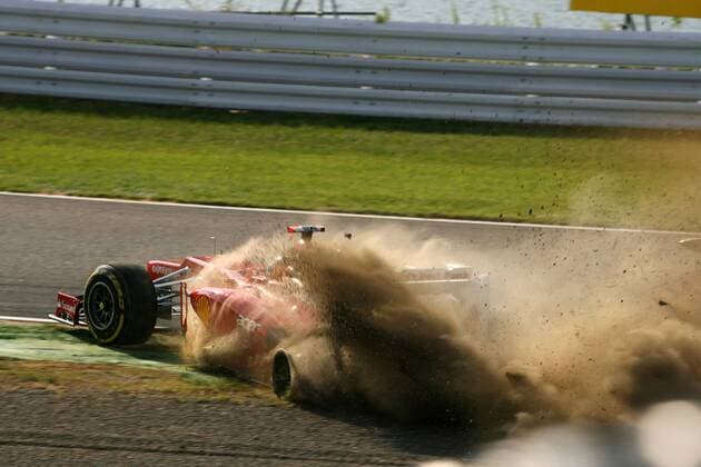 07.10.2012- Race, Crash, Fernando Alonso (ESP) Scuderia Ferrari F2012 Japanese Grand Prix, Suzuka 4 - 7 October 2012 