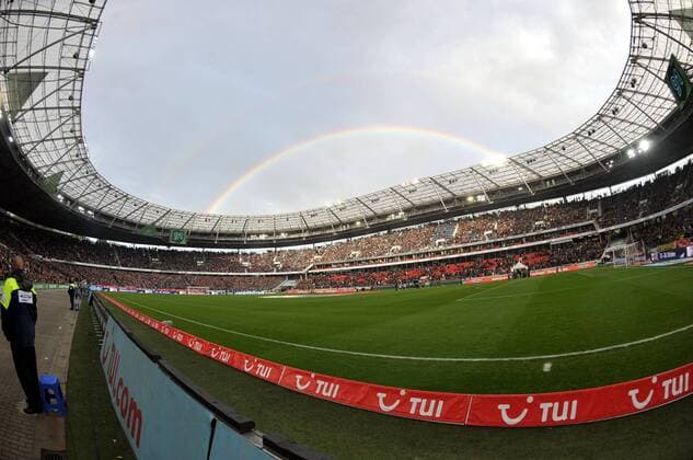07-10-2012 pmk MI146773 Fussball Herren Bundesliga Saison 2012 2013 Hannover 96 AWD-Arena Regenbogen