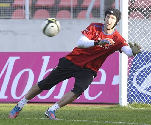 Training of the Czech national soccer team ahead of the World Cup qualification matches against Malta and Bulgaria in Prague, Czech Republic on October 8, 2012. Goalkeeper Petr Cech. (CTKxPhoto MichalxDolezal) CTKPhotoP201210080730301  dol 07